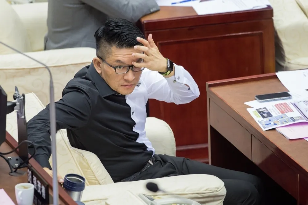 童仲彥詐領5萬元助理費入監服刑　被關1年半獲准假釋今出獄