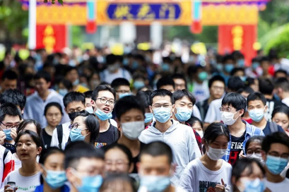 中國報告稱大學應屆畢業生薪資上看4.5萬　陸網友：這是詐騙