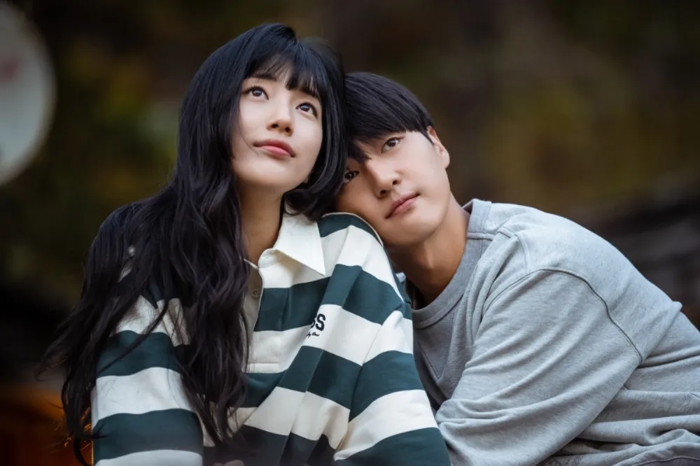 秀智新戲《我的女神室友斗娜》回鍋演女團偶像　梁世宗除毛裝嫩扮男大生