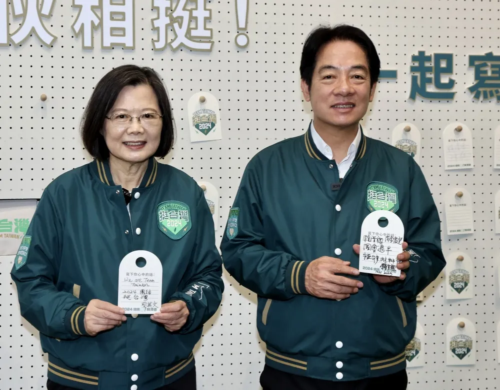 賴清德競選總部開箱了　蔡英文親臨祝賀簽應援小卡
