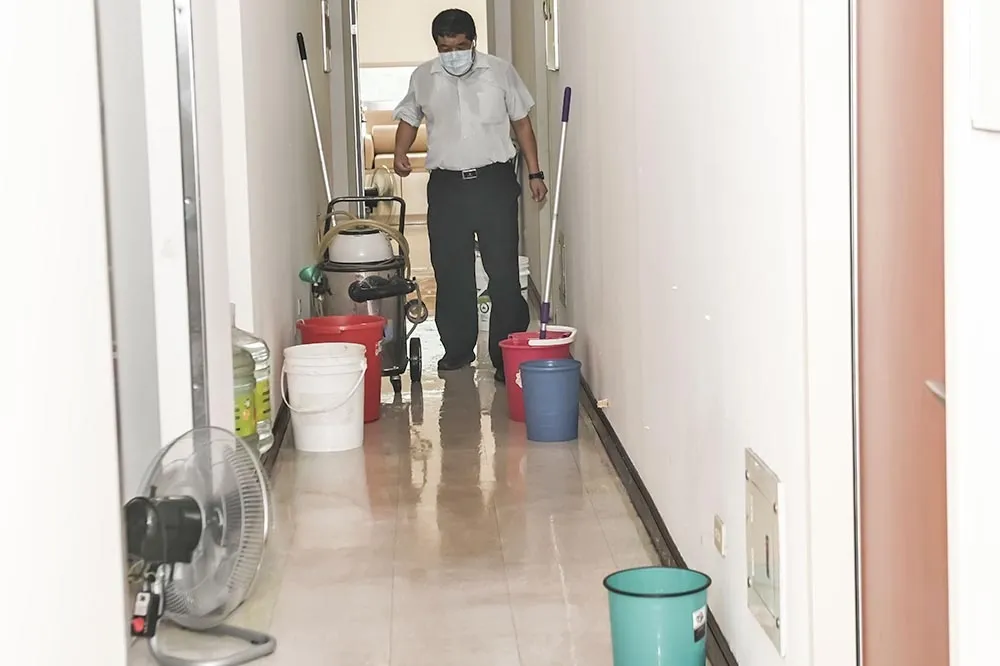 【滴答片】立院中興大樓淹水「走廊變小溪」　王鴻薇、范雲辦公室災情慘重