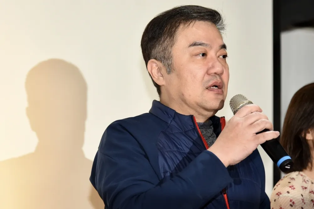 遠航總部大樓被強拆　前董座張綱維丟雞蛋抗議不公