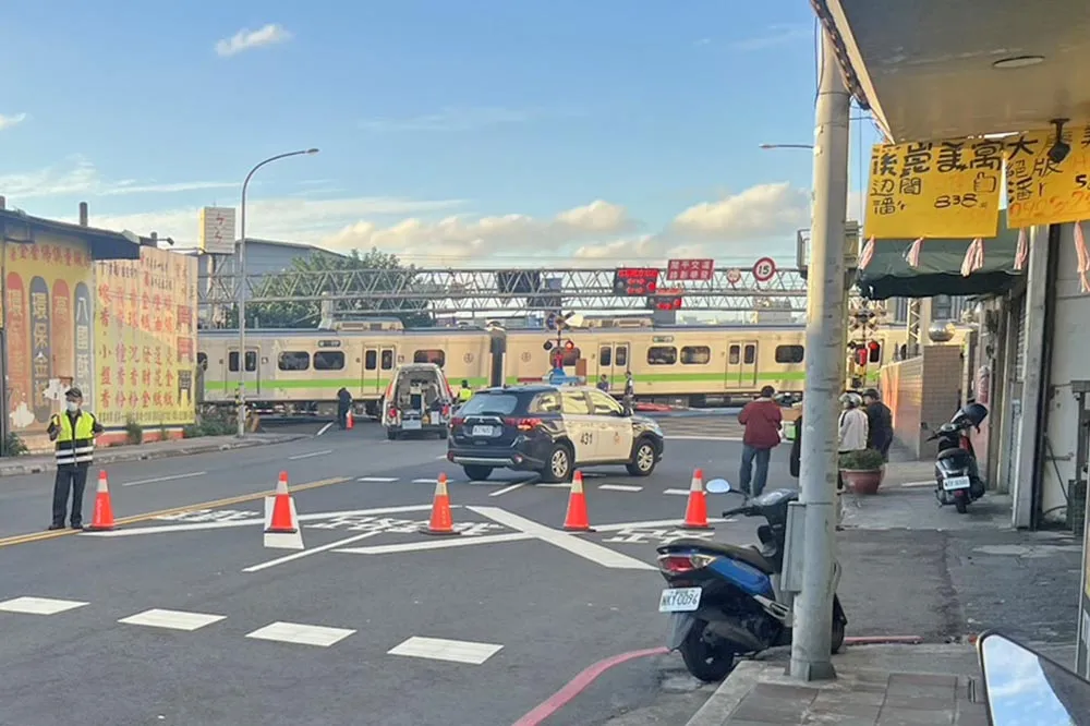 【快訊】台鐵樹林平交道1人遭火車撞死　多班遭延誤、預計1800才恢復