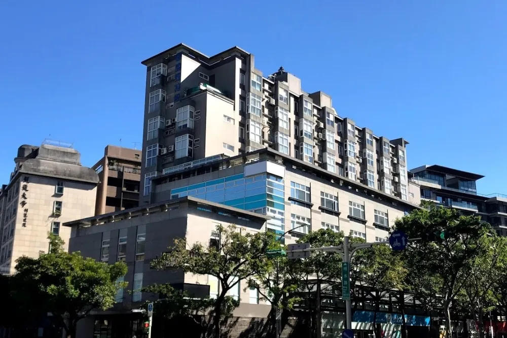 涉非常規交易公司損失上億　隆銘綠能前董座許偉良2000萬交保