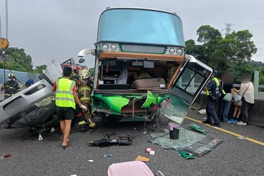 扯！遊覽車國道飆速釀4死　肇事駕駛爆「超速9次」公司評鑑竟列甲等