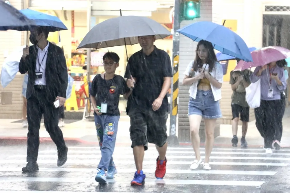 剩明天好天氣西部早晚溫差近10度　周五起變天、周日「全台有雨」