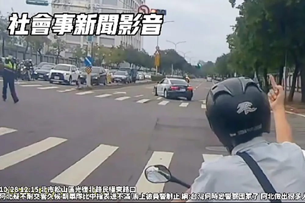 「阿北」對總統車隊比中指　總統府：交管2分半不便盼諒解