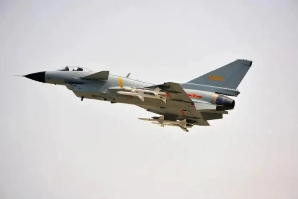 1個月5次演訓！配合山東號海空聯訓　解放軍機又大規模出海、23架次越中線