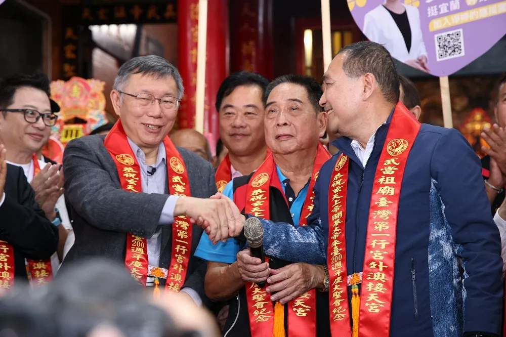侯柯宜蘭同台現場太擁擠　攝影記者失去呼吸心跳「裝葉克膜」急救