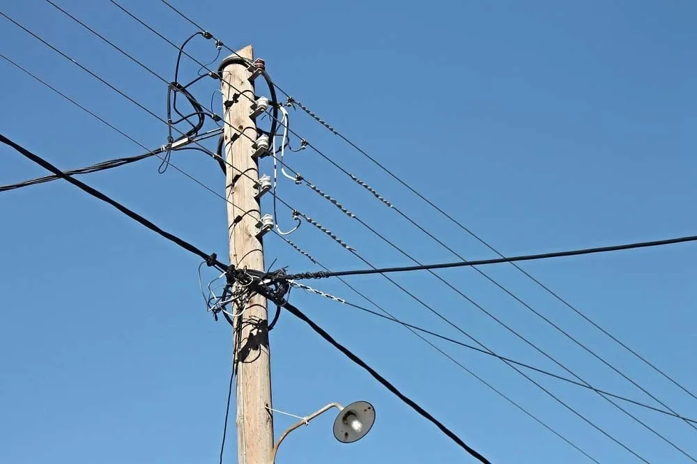彰化市逾4000戶無預警停電　台電：電桿避雷器故障