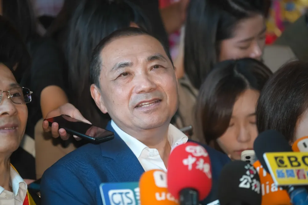 藍白合不合明天是最後期限    侯友宜：火車過站就不等人了