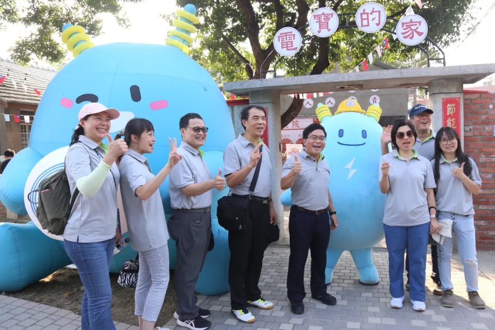 台電超萌吉祥物「電寶」來去高雄住一晚　熱情揪厝邊來作客！