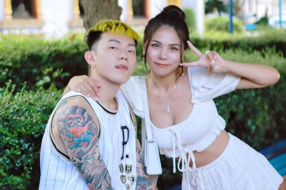 夫妻不同調？蕾菈出事即貼出聲明　湯宇深夜才另找律師發