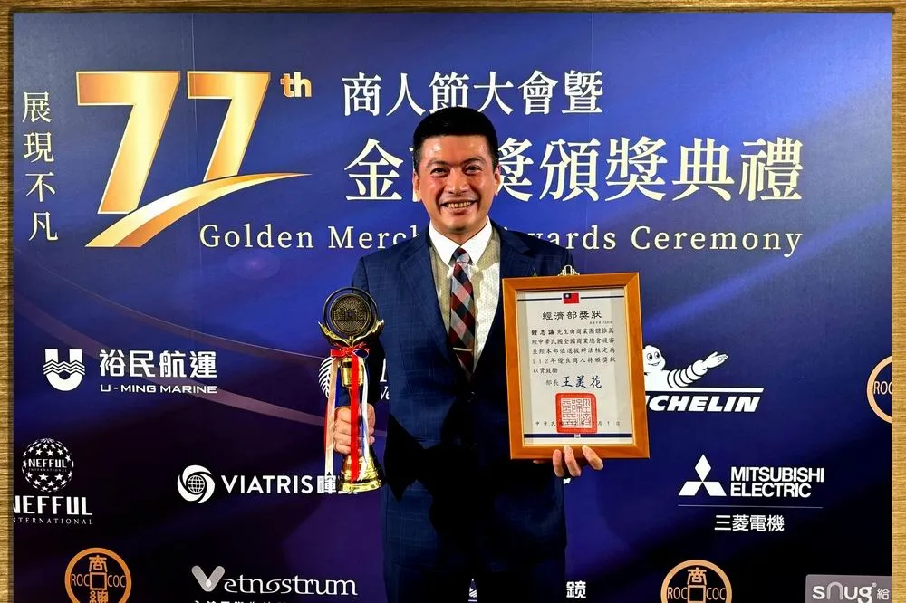 台灣襪業之冠　snug品牌創辦人鐘志誠榮獲金商獎「優良商人」