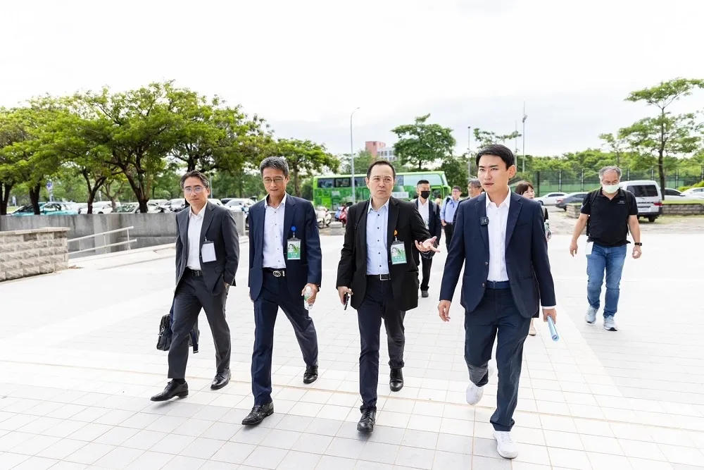 美政治雜誌刊登陳冠廷專文：組建無人機國際隊