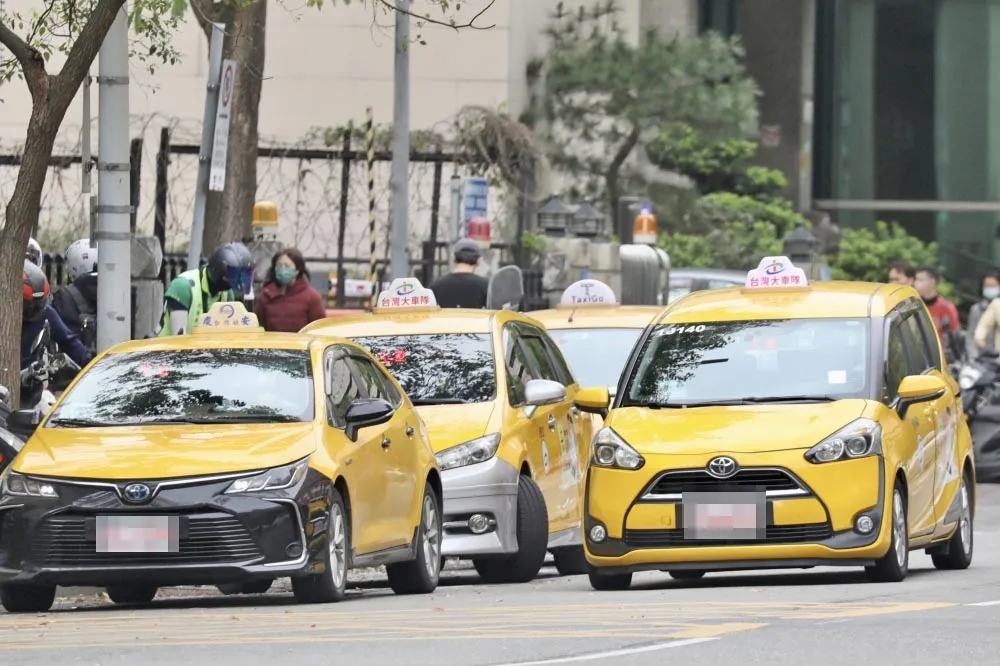 臨時停車配套不足　王國材允諾「違停記點暫緩」2情況仍需罰款