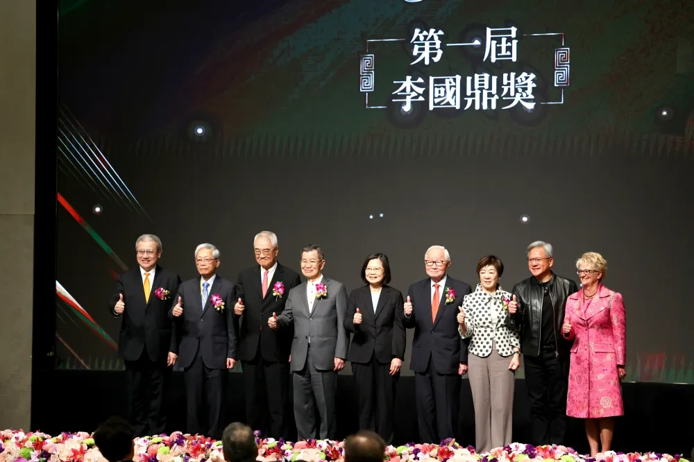 張忠謀獲首屆李國鼎獎各界大咖祝賀　黃仁勳：沒有台積電就不會有輝達