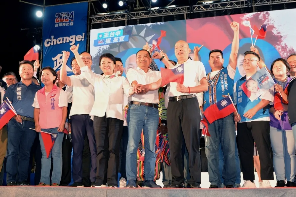 【小雞急了】藍營台中4立委參選人挺「全民調」　促藍白合緩解基層焦慮
