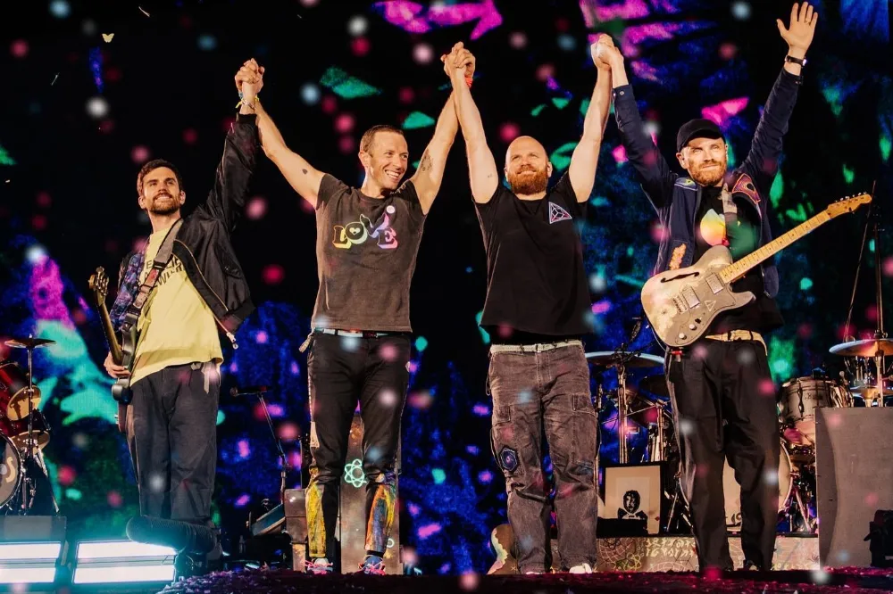 英國搖滾天團Coldplay高雄開唱8萬粉絲朝聖　交通接駁、交管一次看
