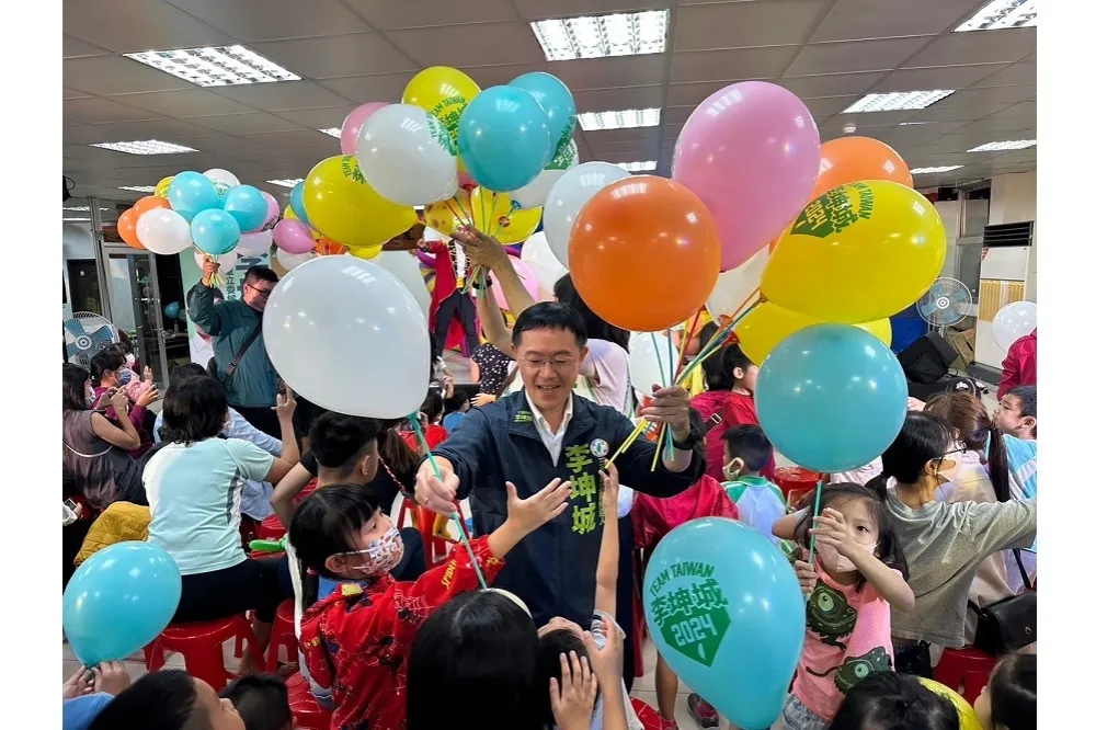 李坤城舉辦兒童劇團節目  致力打造親子友善城市