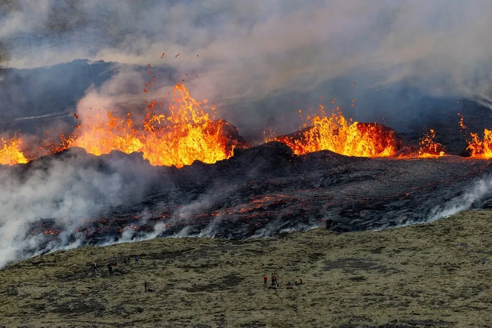 24小時內地震近千次　冰島憂火山噴發宣布緊急狀態