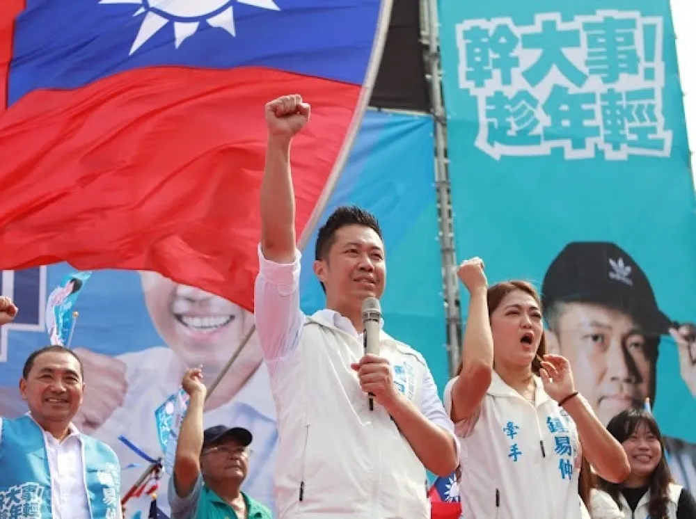 鍾易仲立委競選總部成立　漢子、禿子、燕子同台力薦