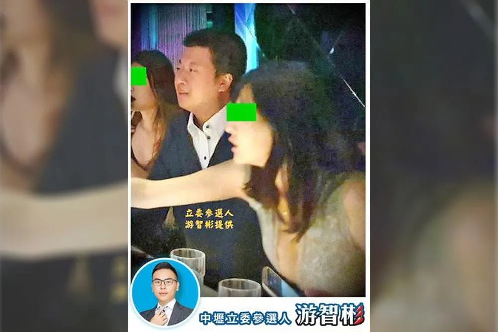 【快訊】「賴清德發言人」張志豪遭爆出入酒店　爆乳酒店妹左右夾擊畫面曝光