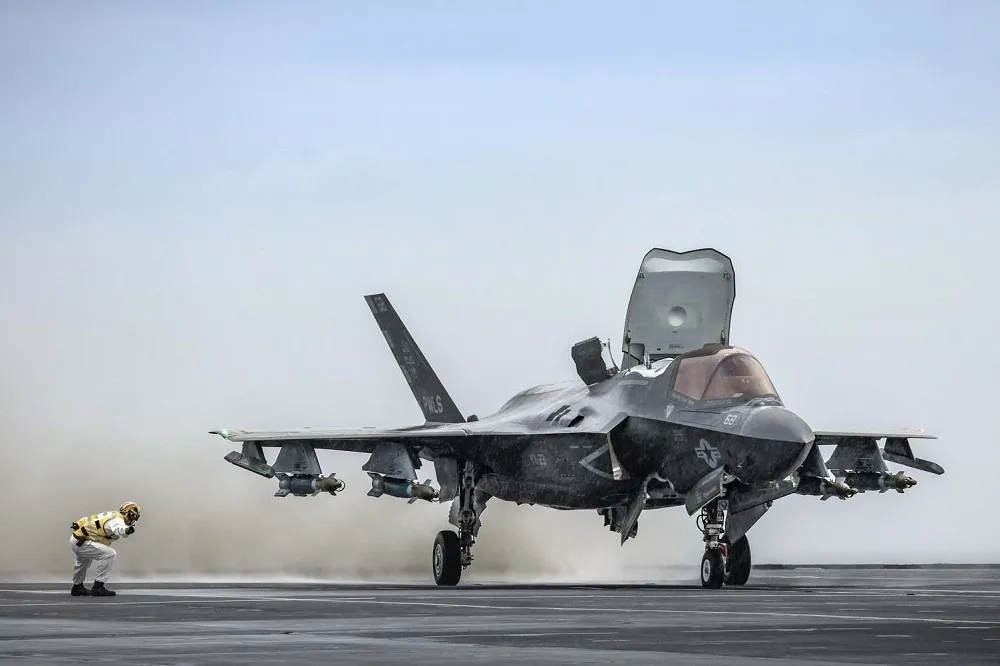 【有片】英「伊莉莎白女王級」航母測試擴增F-35B起降能力　日本「出雲級」護衛艦也將比照