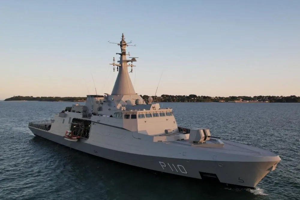 【有片】阿聯訂購首艘追風級巡邏艦　「巴尼亞斯號」交艦返國