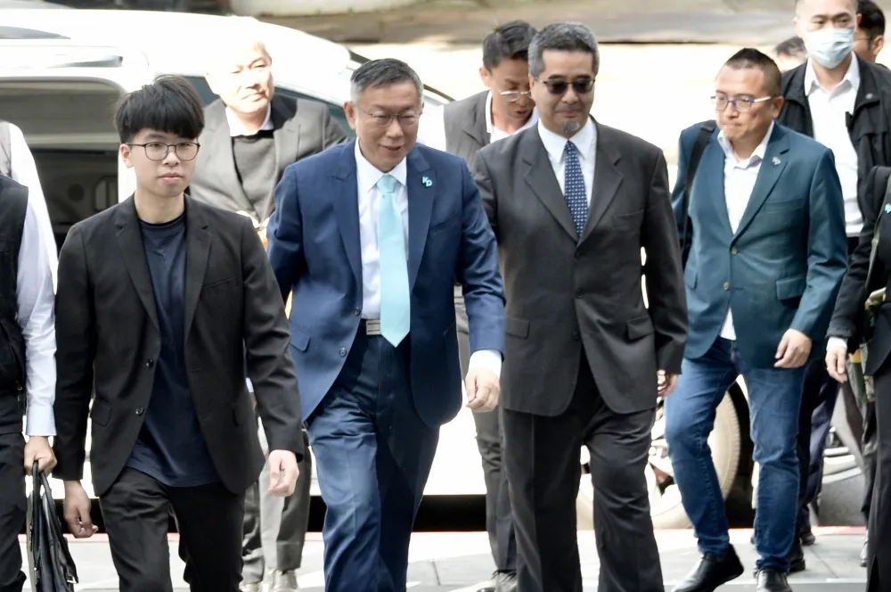 談藍白合引柯粉炸鍋　柯文哲臉書吐心聲「個人位子不重要」