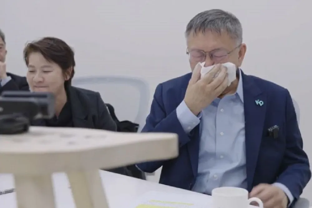 【哽咽片】藍白合當晚壓力大失眠吞安眠藥　柯文哲落淚喊話：只要你們不放棄， 我就不放棄