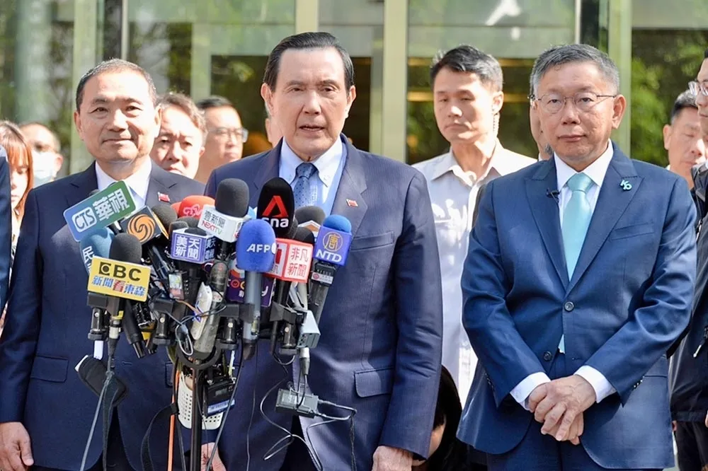 柯文哲一路玩到掛　回歸藍綠對決