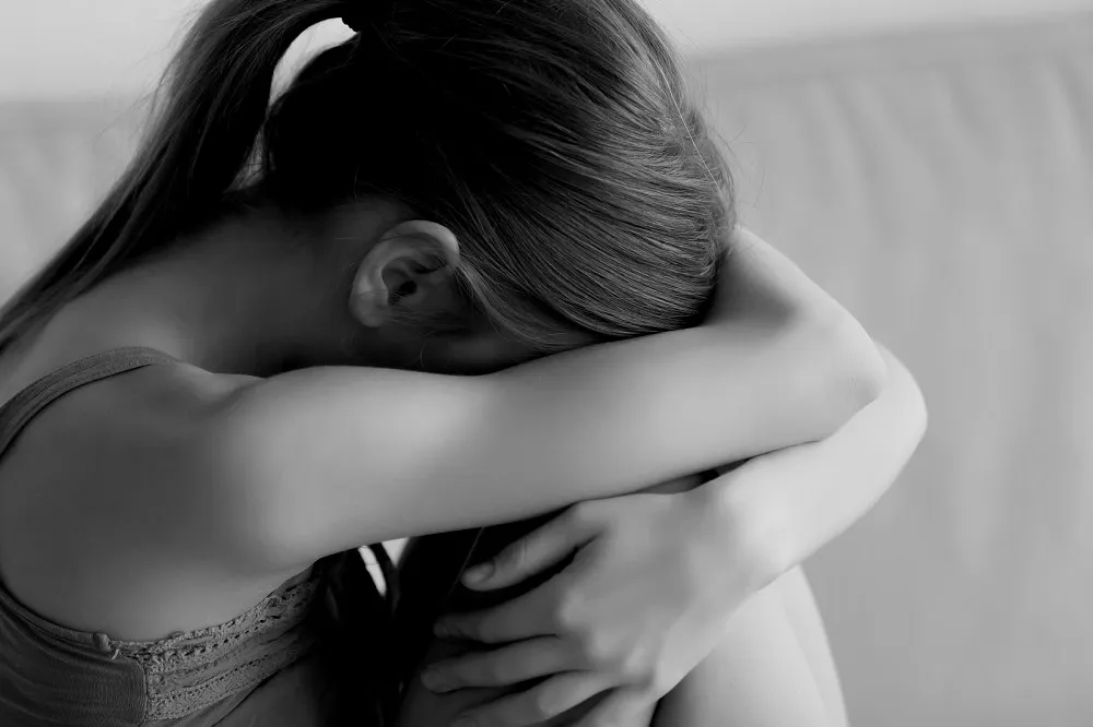 狼師誘13歲女童發生27次性行為　還誆「國外女生都是這樣的」