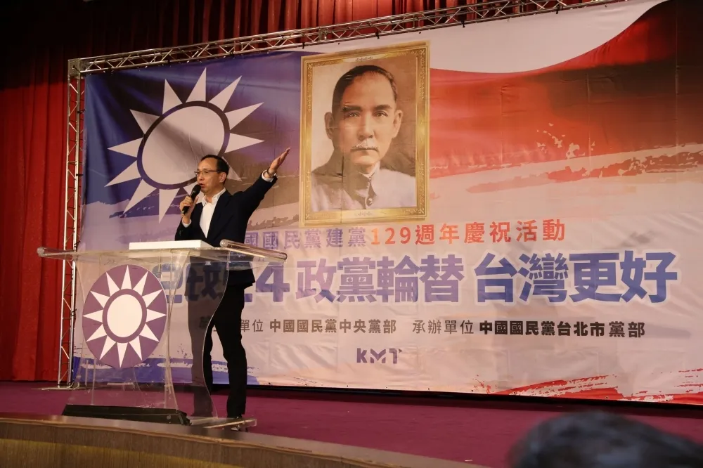 李霞放棄了中華人民共和國國籍了嗎？