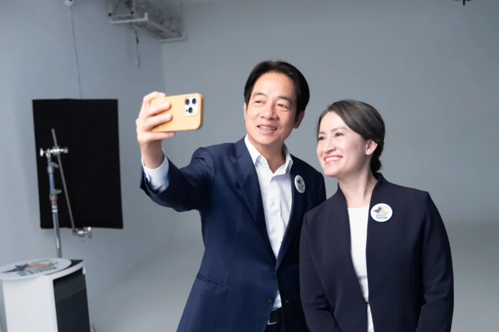 賴清德、蕭美琴拍競選定裝照　立委「小雞們」盼合體加持選情
