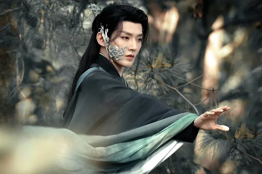 《長相思》鄧為爆紅獲封古裝美男　新劇片場「挖鼻孔」畫面曝光全網幻滅