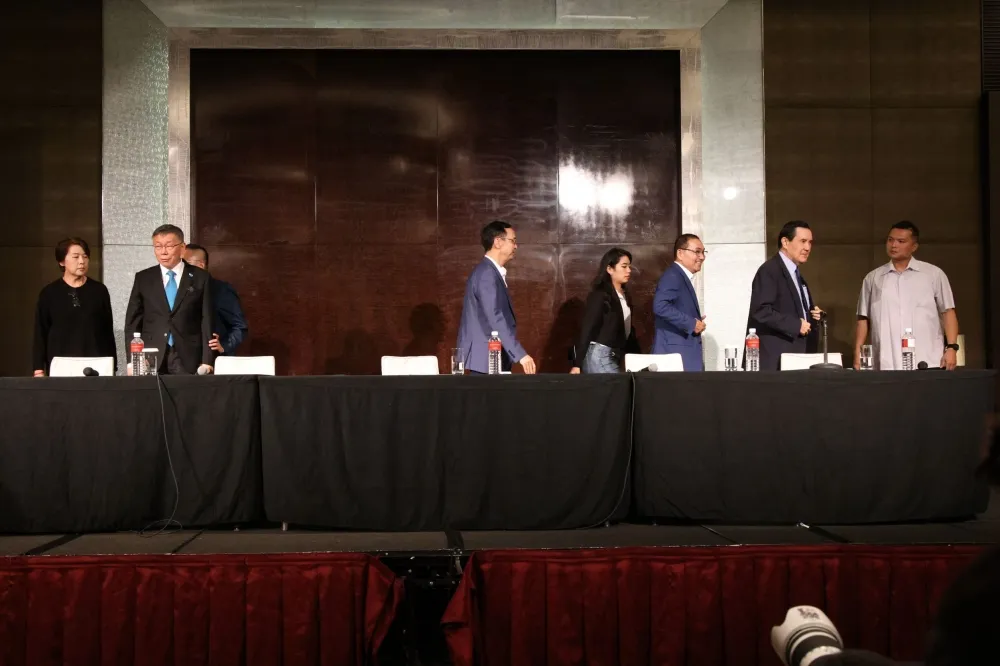 【快訊】「藍白郭世紀會談」公開互撕2個多小時　吵不出結果破局散場