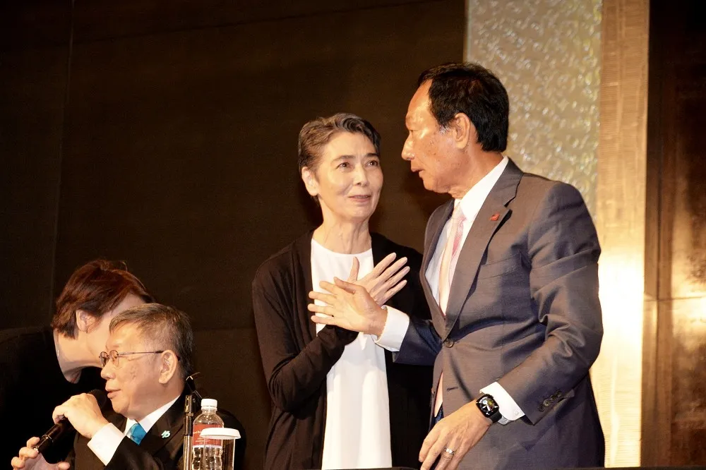 【內幕】柯翻桌變翻車、郭公親尬成破局事主　侯朱扳回顏面曝密訊反給致命一擊