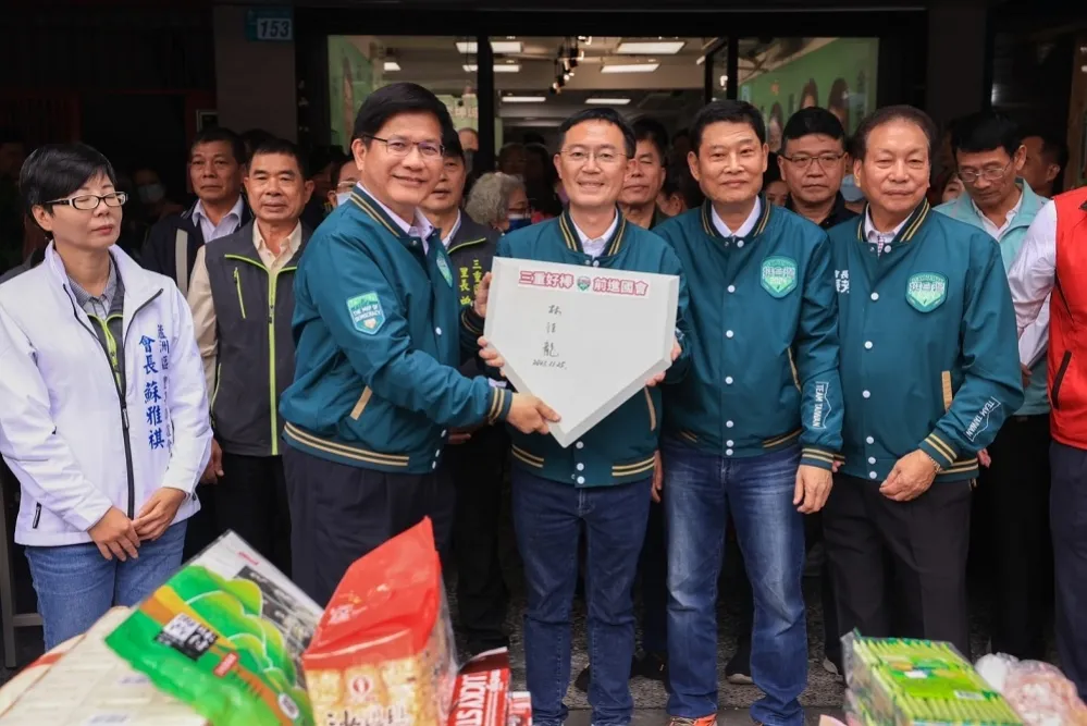 李坤城競選總部成立茶會  林佳龍贈本壘板象徵得分