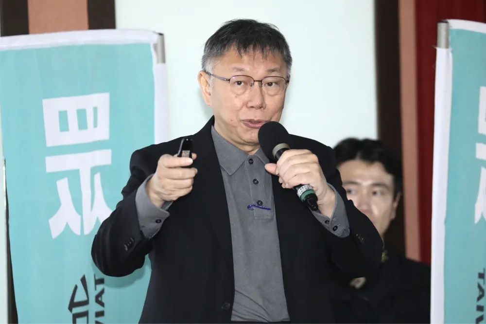 柯文哲剛完成登記競選海報就被撕毀　老翁被逮曝原因