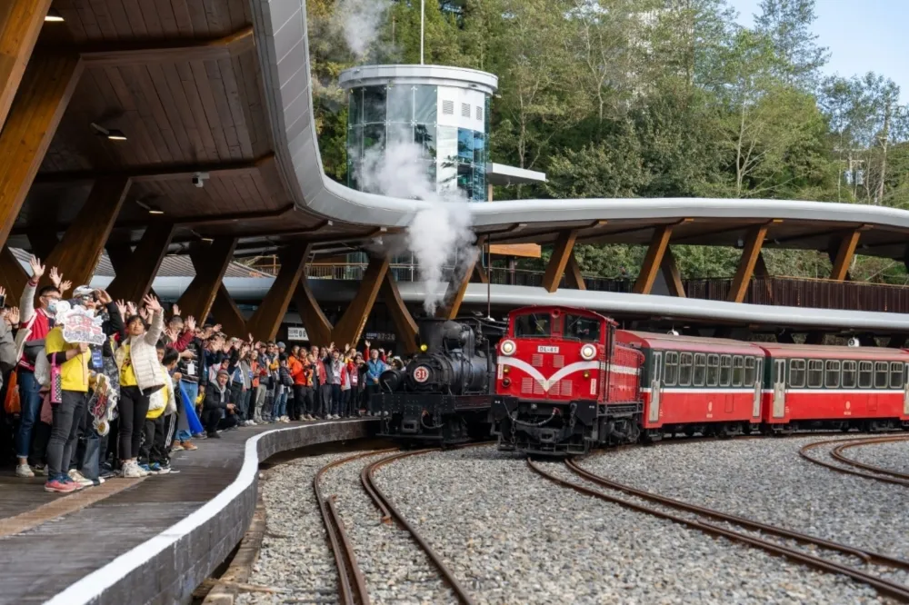 台灣海拔最高的祝山車站重啟開通　阿里山賓館成為觀日出最佳休憩點