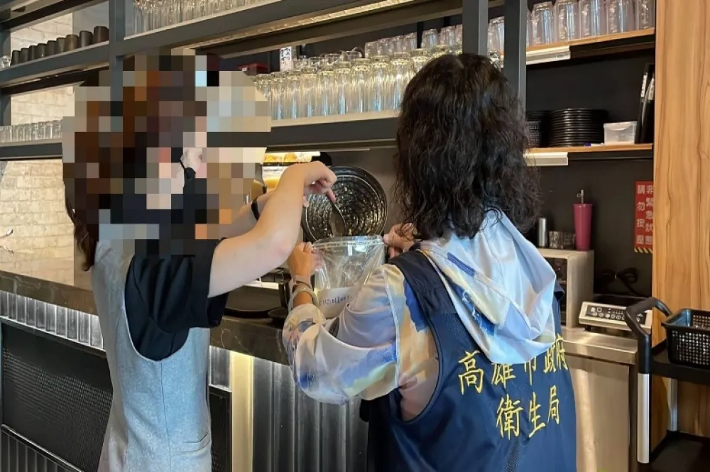 高雄2家必比登餐廳挨罰　「貳哥食堂」存放過期品、「廖記米糕」醬料出包