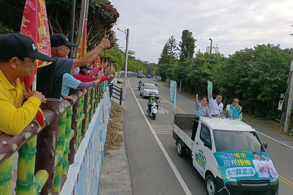 違反限制出海？蘇震清陪兒子赴小琉球造勢遭檢舉　高院獲報審酌處理