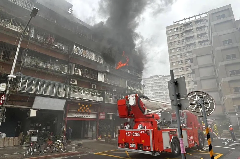 【快訊】北市南機場國宅火警　現場尋獲一具焦屍身分待查