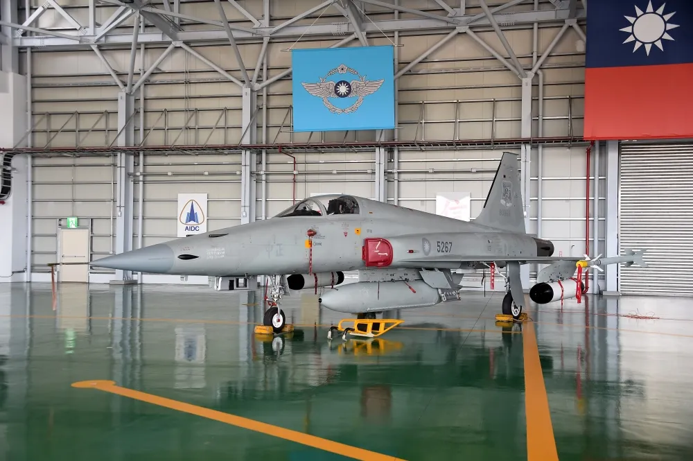台東回收廠火警驚見F-5E戰機殘骸　國防部澄清是汰除報廢機