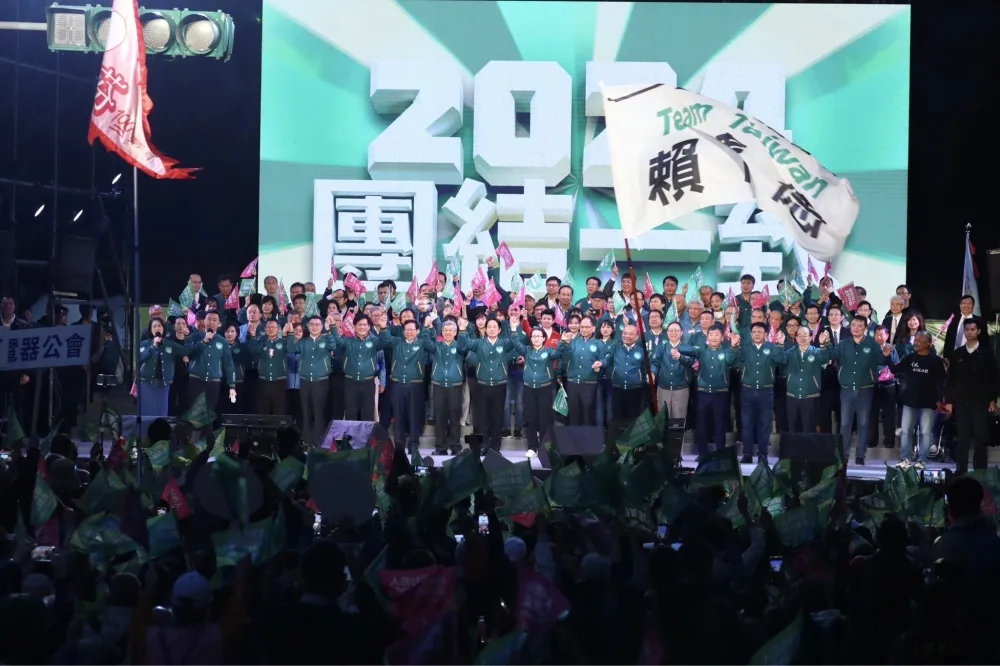 【現場觀察】賴蕭配顧陸戰萬人造勢爆棚　台上激讚孕育民主、台下卻處處限縮媒體採訪權