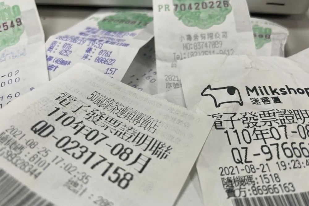 9、10月發票中獎清冊全曝光　花18元買飲料、199元繳電信費變千萬富翁