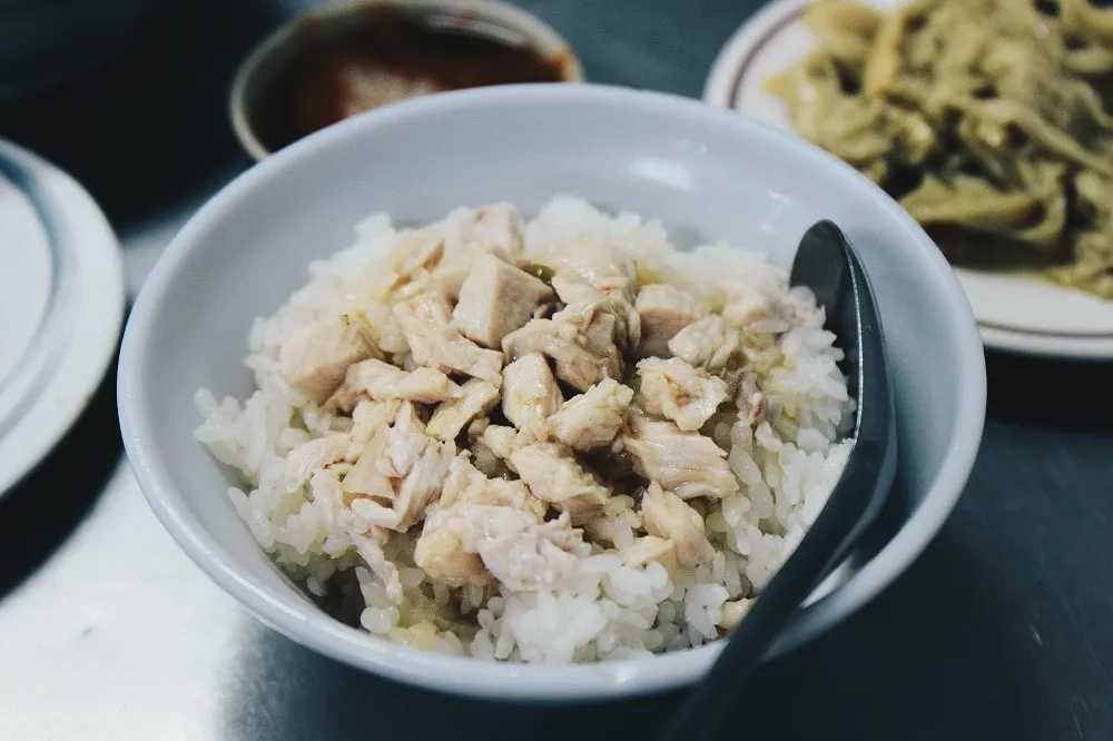 【火雞肉飯私人評鑑會議】白油、黑醬、油蔥三派各有擁護者　自豪的店家桌上都不放辣椒醬