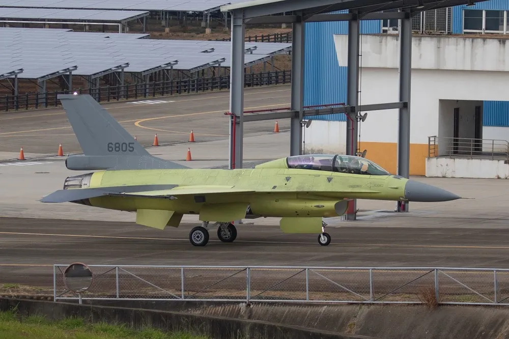 外媒大篇幅報導　國軍「鳳展專案」完成最後一架F-16 Blk20改裝試飛　