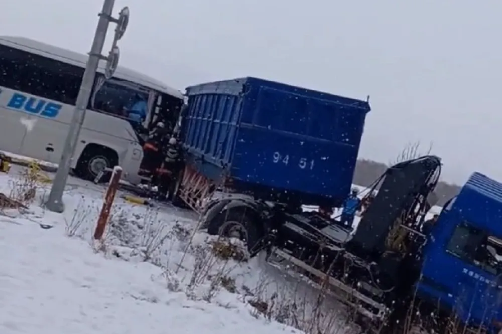 【有片】北海道觀光巴士與貨櫃車相撞　6台灣遊客傷勢曝光